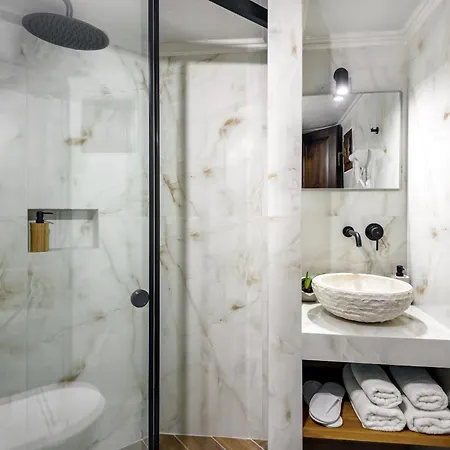 Porto Del Colombo Traditional Boutique Hotel