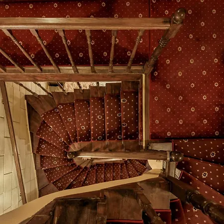 Porto Del Colombo Traditional Boutique