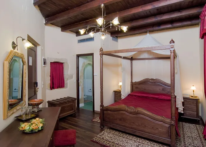 Porto Del Colombo Traditional Boutique La Canée